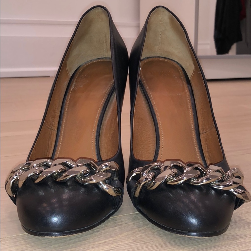 Givenchy Black Pumps with Silver Chain